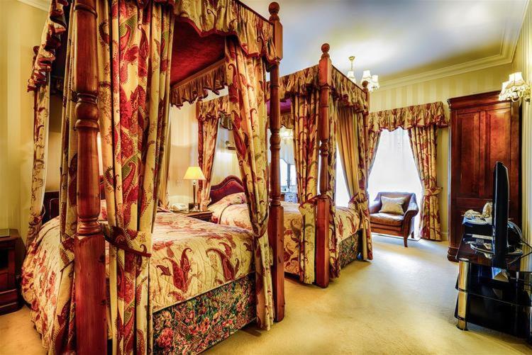 Mansion House Hotel إلجين المظهر الخارجي الصورة