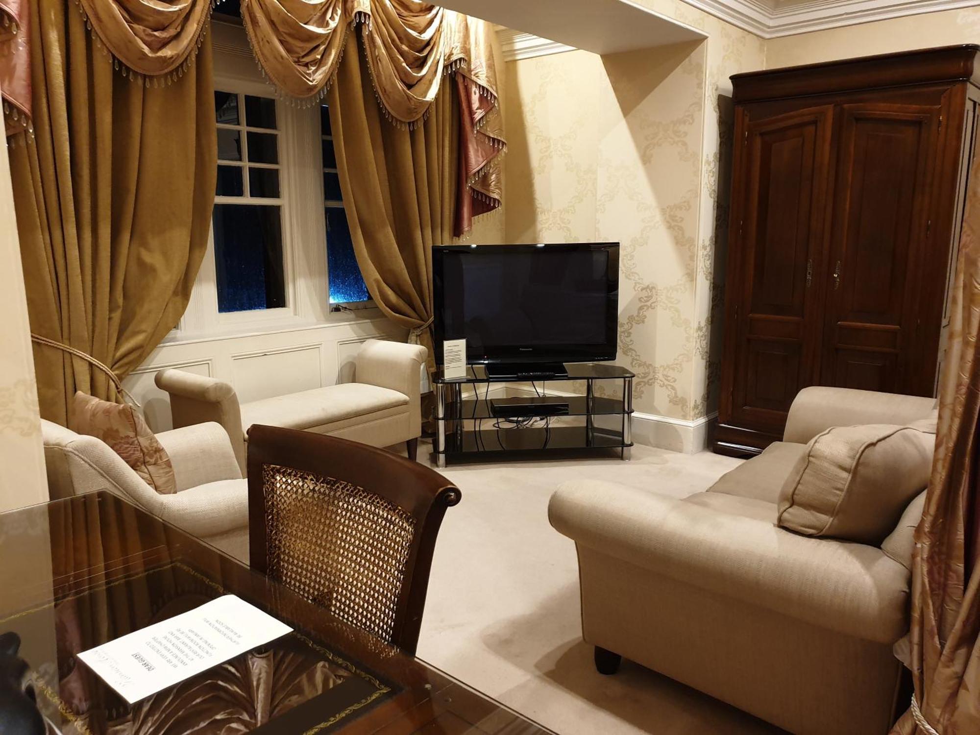 Mansion House Hotel إلجين المظهر الخارجي الصورة