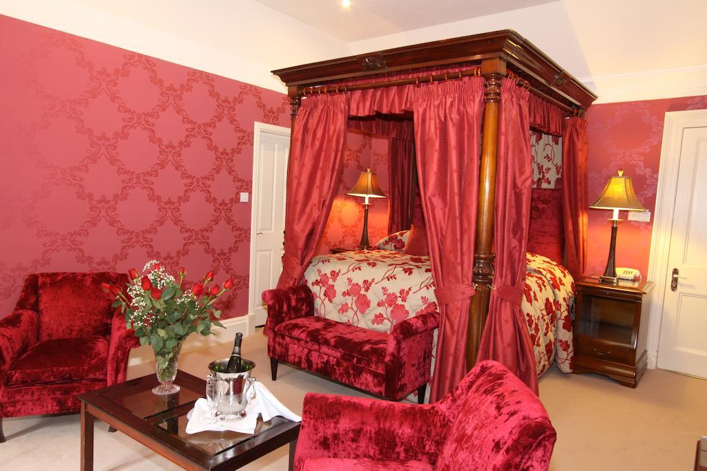 Mansion House Hotel إلجين الغرفة الصورة