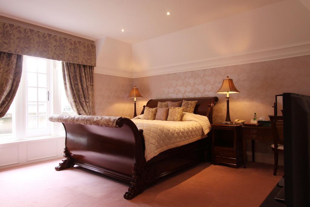 Mansion House Hotel إلجين الغرفة الصورة