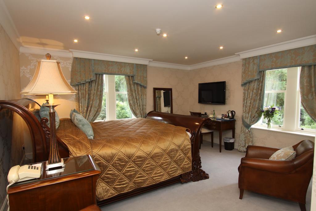 Mansion House Hotel إلجين الغرفة الصورة
