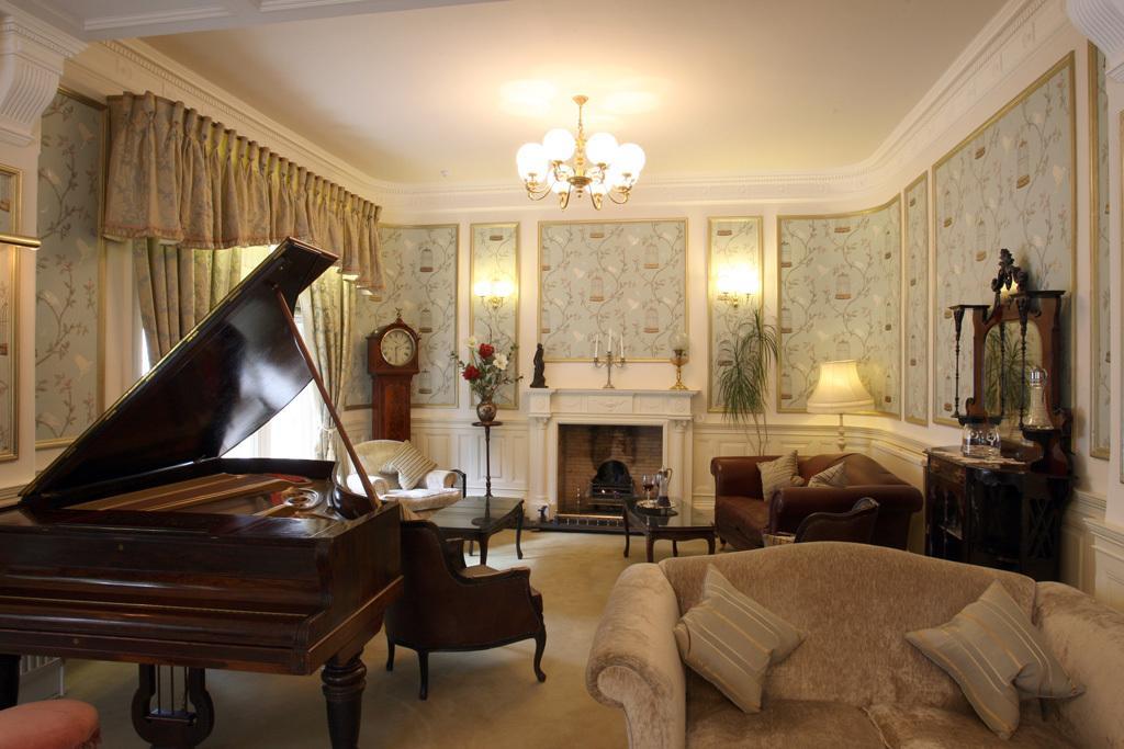 Mansion House Hotel إلجين المظهر الخارجي الصورة