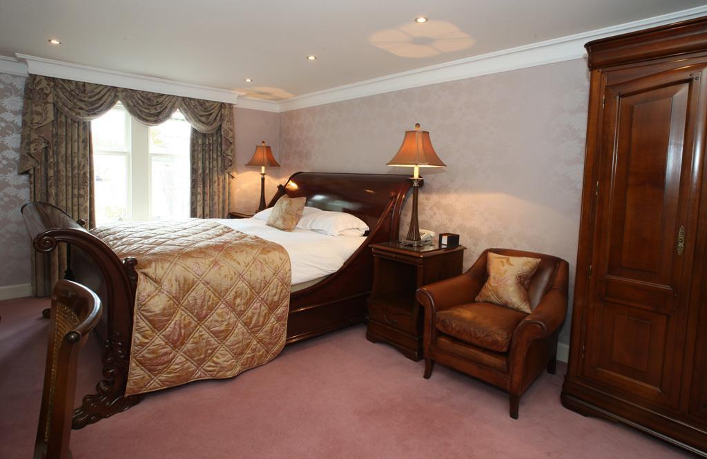 Mansion House Hotel إلجين الغرفة الصورة